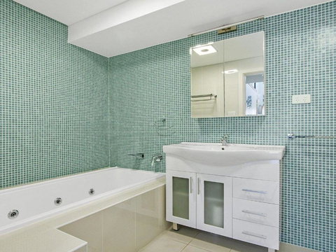 Serene Spacious Air Conditioned Accommodation - Your Accommodation 2