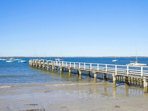 Serene Spacious Air Conditioned Accommodation - Your Accommodation 1