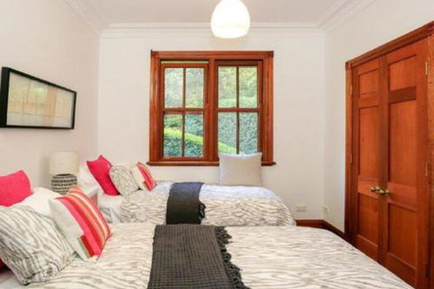 Treetops Elegant Inviting Designer Cedar Home - Your Accommodation 3