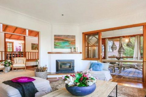 Treetops Elegant Inviting Designer Cedar Home - Your Accommodation 6
