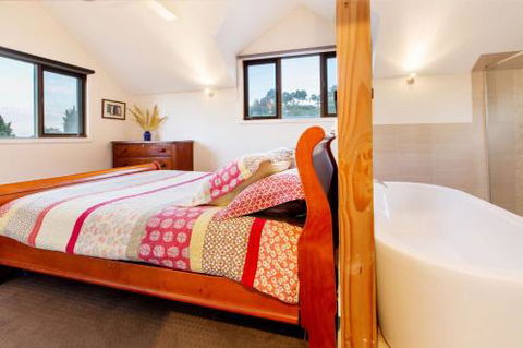 BAY VIEWS On MANNA DROMANA - Your Accommodation 1