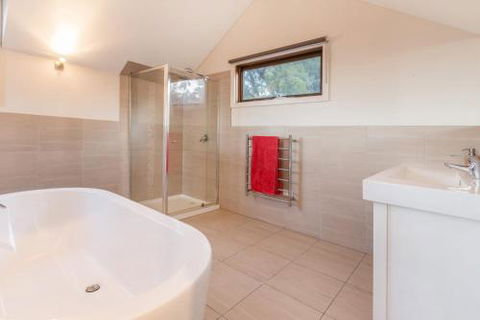 BAY VIEWS On MANNA DROMANA - Your Accommodation 4