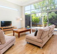 PALM COURT RETREAT MORNINGTON - Your Accommodation