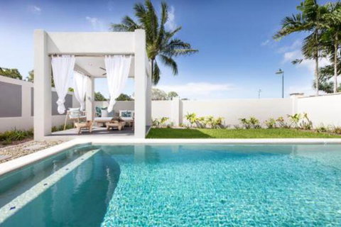 WINDFALL In PALM COVE - Your Accommodation 0