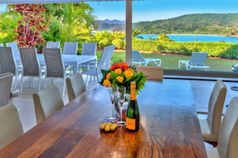 Bella Vista East 3 Luxury Ocean Views Large Flat Grassed Area + Buggy - Your Accommodation 0