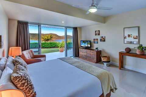 Bella Vista East 3 Luxury Ocean Views Large Flat Grassed Area + Buggy - Your Accommodation 4