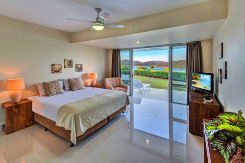 Bella Vista East 3 Luxury Ocean Views Large Flat Grassed Area + Buggy - Your Accommodation 5