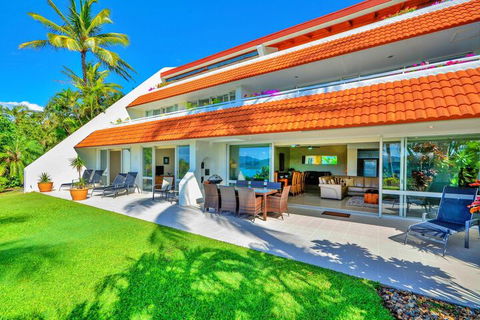 Bella Vista East 3 Luxury Ocean Views Large Flat Grassed Area + Buggy - Your Accommodation 1