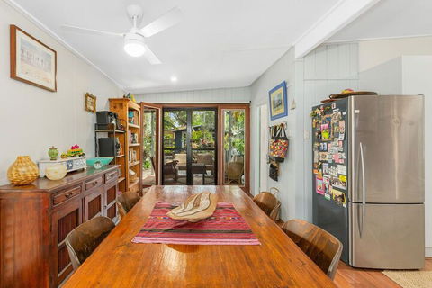 BEACH RETREAT - Your Accommodation 4