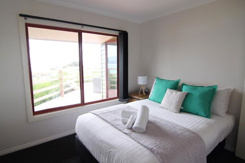 DOLPHIN LOOKOUT COTTAGE Amazing Views Of The Bay Of Fires - Your Accommodation 5