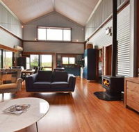 Kelman Cottage tucked away with pool  native wildlife - Your Accommodation
