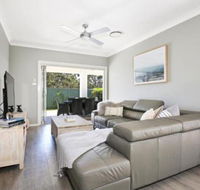Wowly Waters Pet Friendly 1 Min Walk to Beach - Your Accommodation