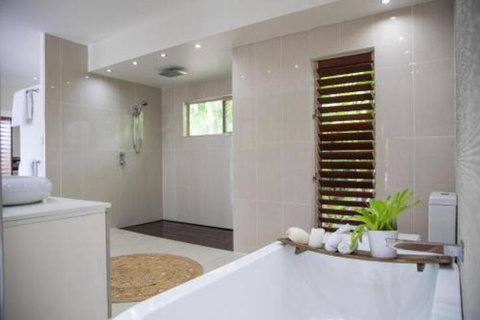 Absolute Lakefront Port Douglas - Your Accommodation 3