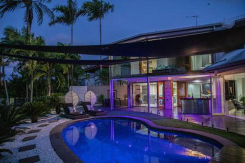 Absolute Lakefront Port Douglas - Your Accommodation 2