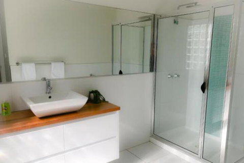 BAY Of FIRES BEACH SHACK Ocean Views From A Modern Beachhouse - Your Accommodation 5