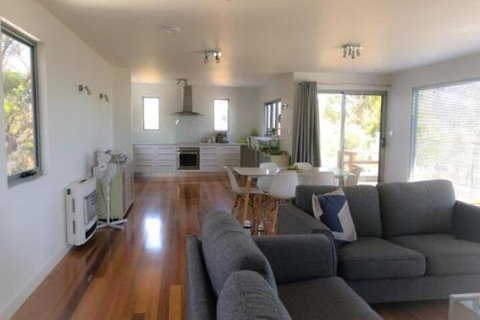 BAY Of FIRES BEACH SHACK Ocean Views From A Modern Beachhouse - Your Accommodation 2