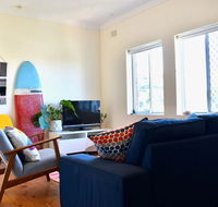 Bright Artist Apartment in Maroubra