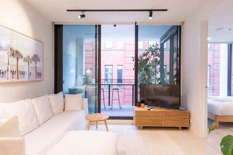 Trendy 1 Bedroom Apartment In The Heart Of Collingwood - Your Accommodation 2