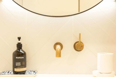 Trendy 1 Bedroom Apartment In The Heart Of Collingwood - Your Accommodation 1