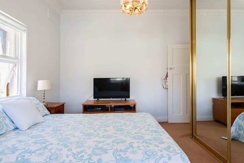 Garden Style Apartment In Prime Location - Your Accommodation 1