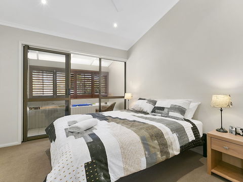 A Superb Location For Enjoying The Best Of Noosa Unit 2 / 69 Noosa Parade - Your Accommodation 2