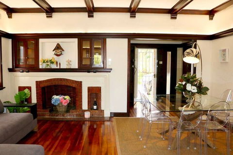 Charming & Cosy Home With City Views - Your Accommodation 6