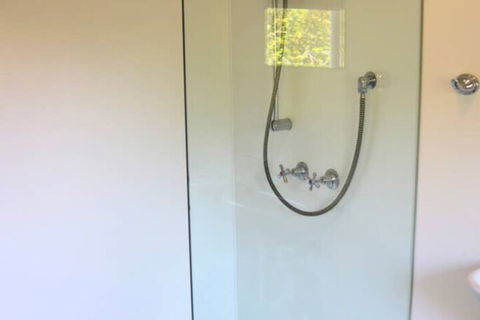 Charming & Cosy Home With City Views - Your Accommodation 5