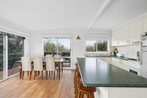 THE BEACH HIVE PET FRIENDLY (OUTSIDE ONLY) INLET SIDE - Your Accommodation 4