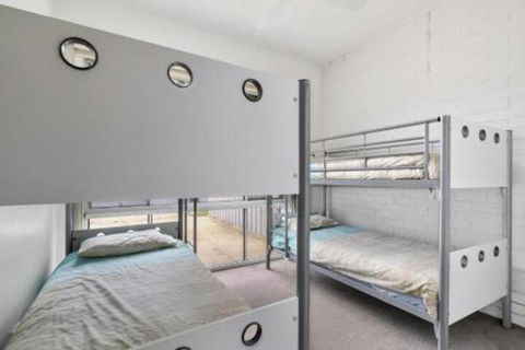 THE BEACH HIVE PET FRIENDLY (OUTSIDE ONLY) INLET SIDE - Your Accommodation 3