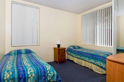 Ocean Court 1 13 Lord Street - Your Accommodation 6
