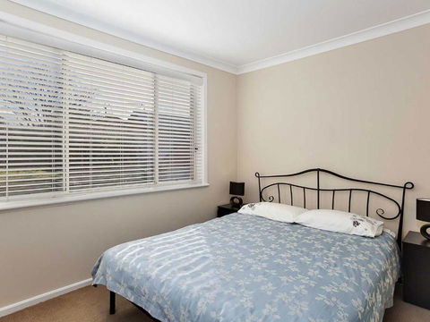 Tomaree Townhouse 5 / 26 28 Tomaree Street Large Air Conditioned Townhouse & WIFI - Your Accommodation 4