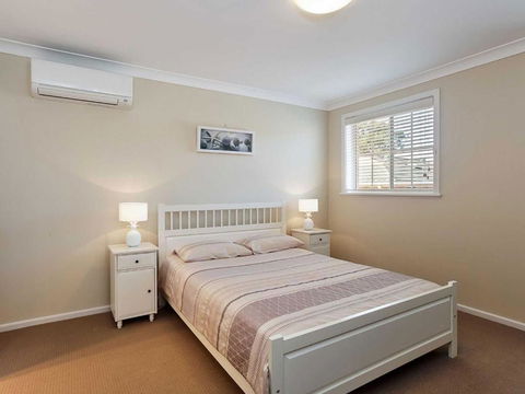 Tomaree Townhouse 5 / 26 28 Tomaree Street Large Air Conditioned Townhouse & WIFI - Your Accommodation 3