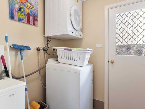 Tomaree Townhouse 5 / 26 28 Tomaree Street Large Air Conditioned Townhouse & WIFI - Your Accommodation 5