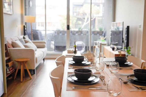 Trendy Modern 2BD Apartment Close To Beach & City - Your Accommodation 4