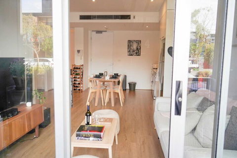 Trendy Modern 2BD Apartment Close To Beach & City - Your Accommodation 1