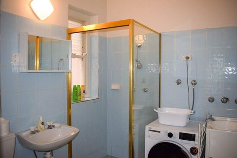 Incredible Location One Bedroom Apartment - Your Accommodation 5