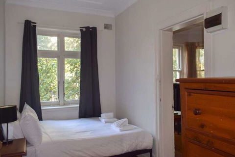 Incredible Location One Bedroom Apartment - Your Accommodation 6