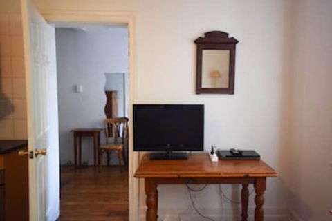 Incredible Location One Bedroom Apartment - Your Accommodation 0