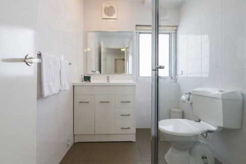 Gold Sands Beach Apartment - Your Accommodation 7