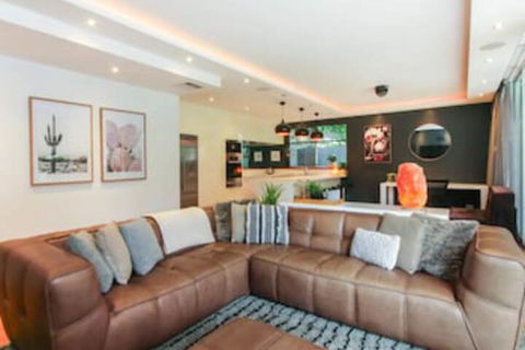 Spacious 2 Bedroom Apartment In Ascot With Large Private Garden - Your Accommodation 0