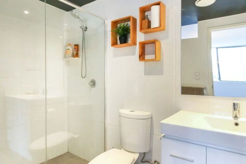 Spacious 2 Bedroom Apartment In Ascot With Large Private Garden - Your Accommodation 3