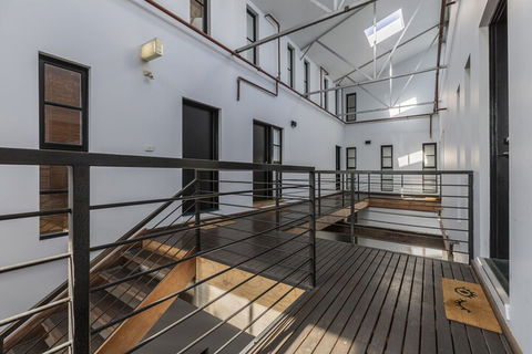 Fabulous Fitzroy Converted Warehouse - Your Accommodation 7