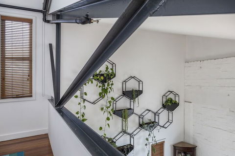 Fabulous Fitzroy Converted Warehouse - Your Accommodation 2