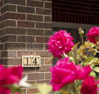 Rose Cottage Charming Double Brick Near Cook Park  CBD - Your Accommodation