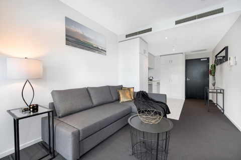 FARINA, 1BDR Docklands Apartment - Your Accommodation 2