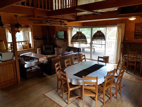 Alpine Stag Lodge House - Your Accommodation 3
