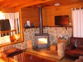 Alpine Stag Lodge House - Your Accommodation 0
