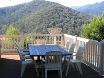 Alpine Stag Lodge House - Your Accommodation 4