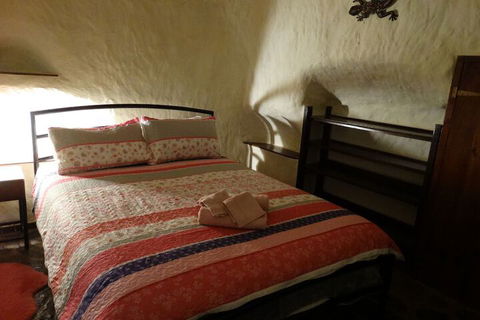 Di's Dugouts - Your Accommodation 4