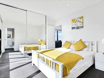 MJ Shortstay Apartments - Platinum Tower - Your Accommodation 2